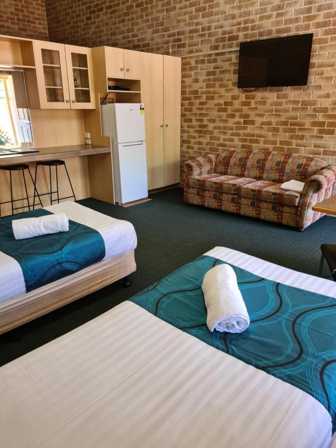 Country Gardens Motor Inn ทูวูมบา ภายนอก รูปภาพ