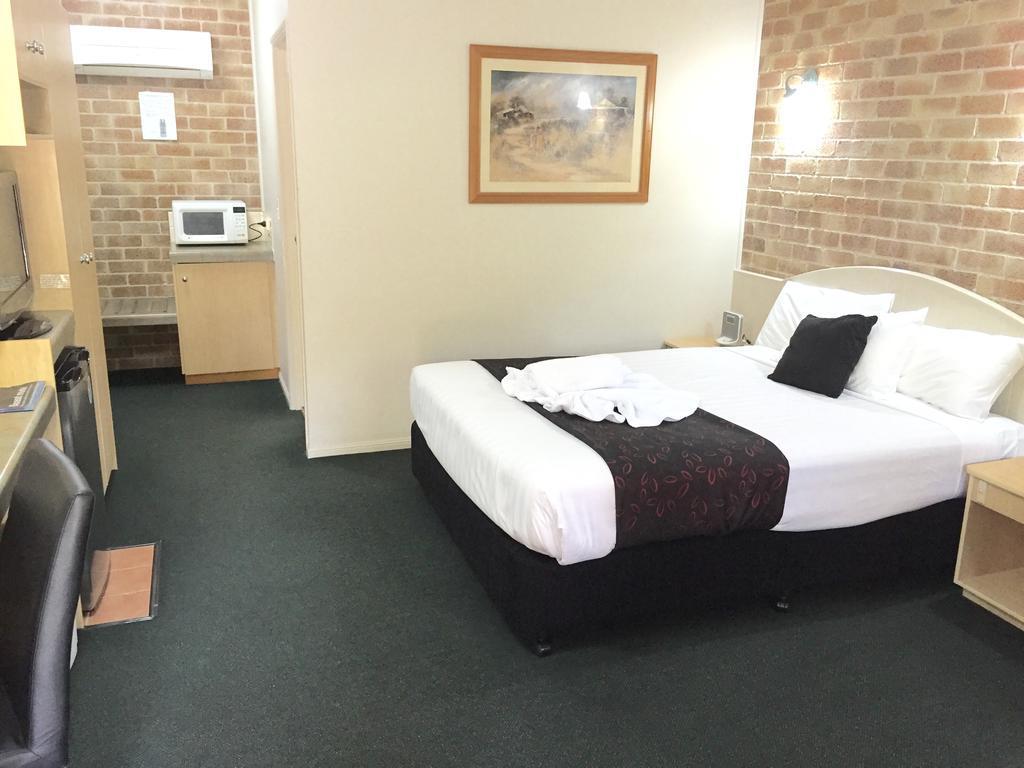 Country Gardens Motor Inn ทูวูมบา ภายนอก รูปภาพ