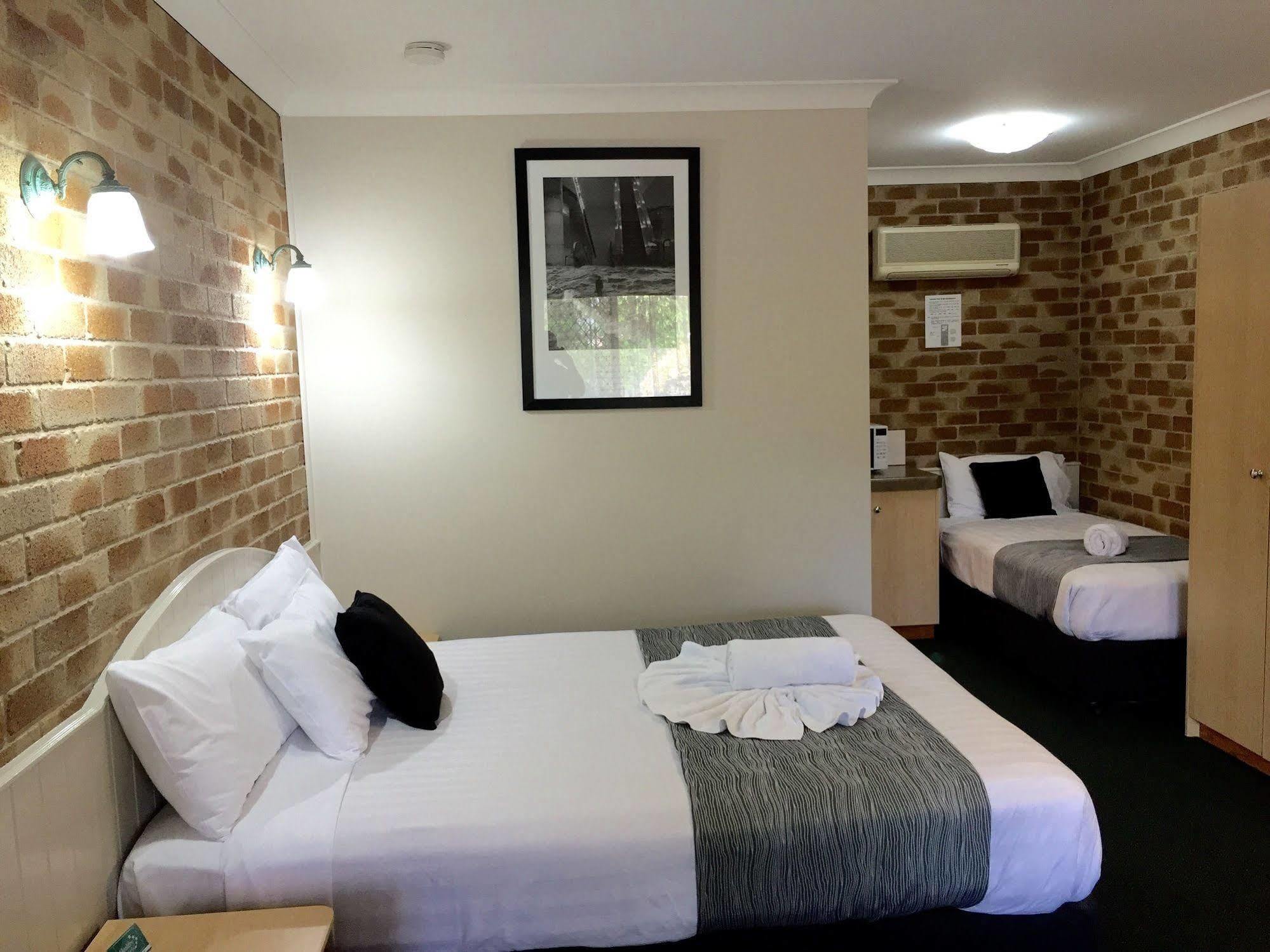 Country Gardens Motor Inn ทูวูมบา ภายนอก รูปภาพ