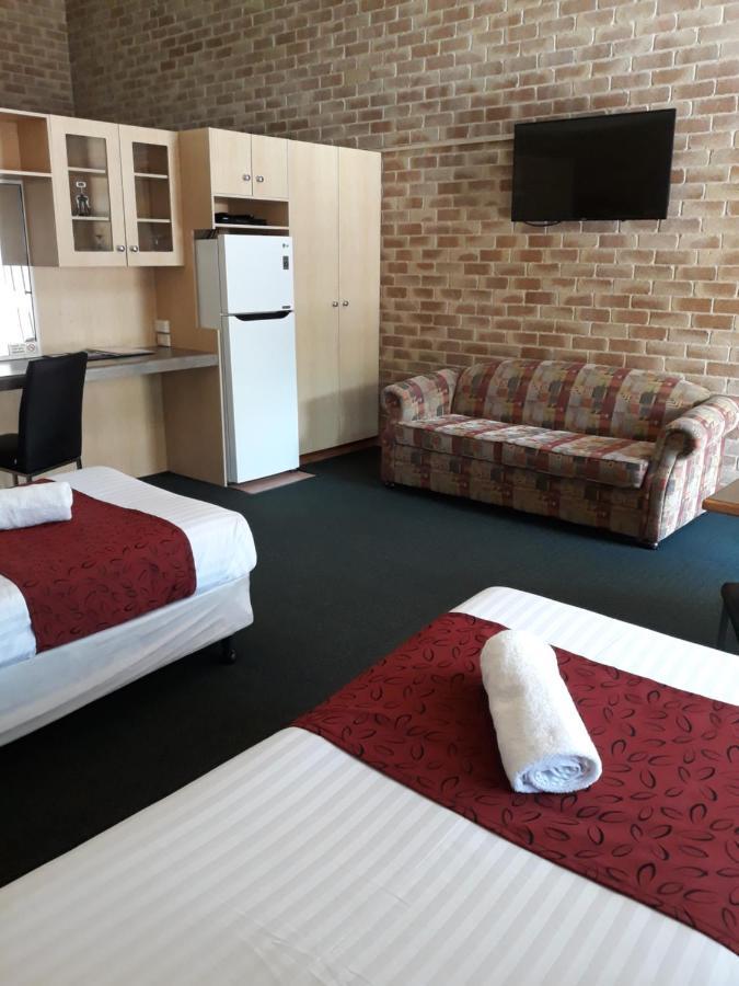 Country Gardens Motor Inn ทูวูมบา ภายนอก รูปภาพ